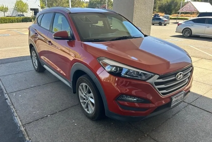 2017 Hyundai Tucson SE Plus photo 1