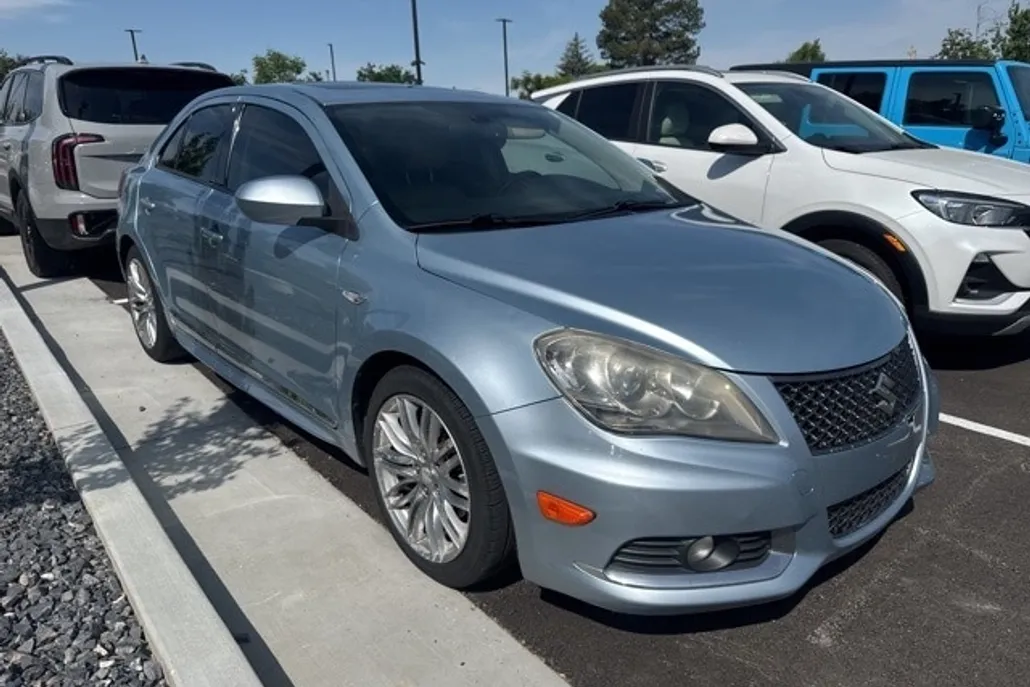 2011 Suzuki Kizashi photo 1