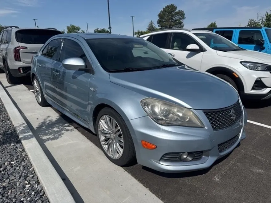 2011 Suzuki Kizashi photo 1