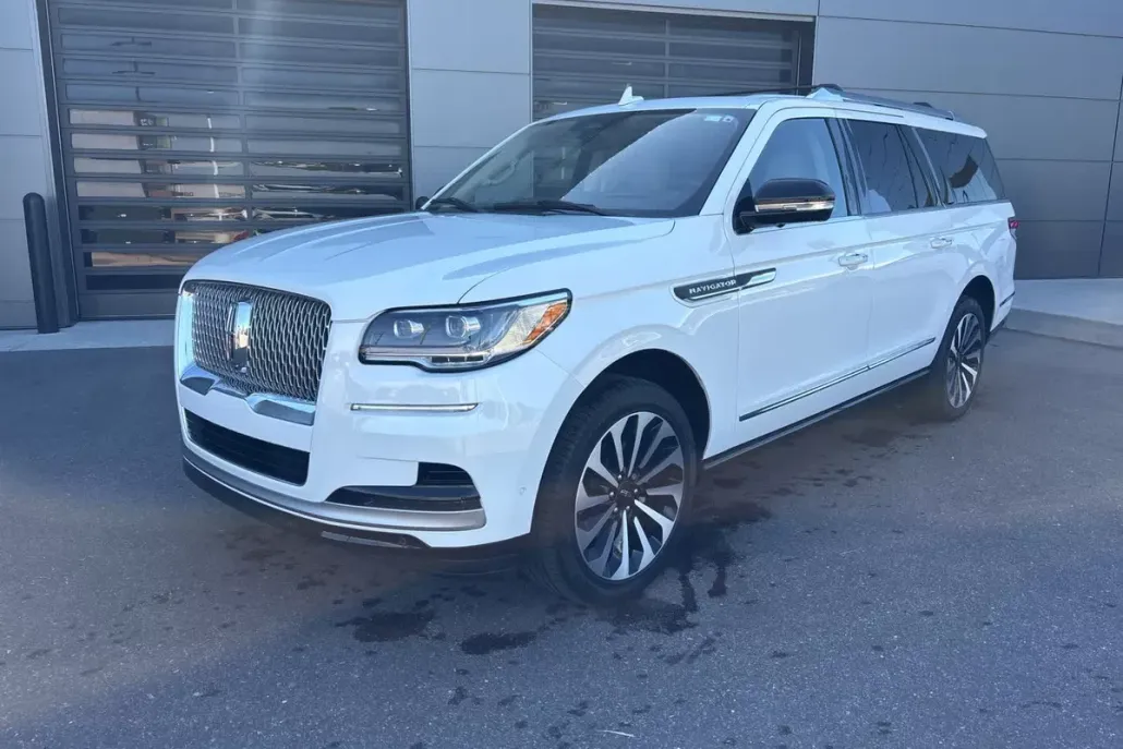 2023 Lincoln Navigator L Reserve photo 1