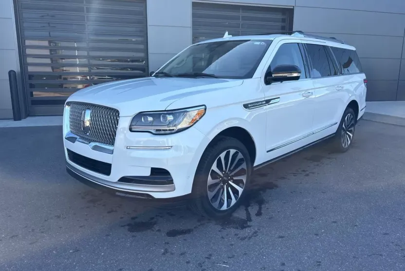 2023 Lincoln Navigator L Reserve photo 1