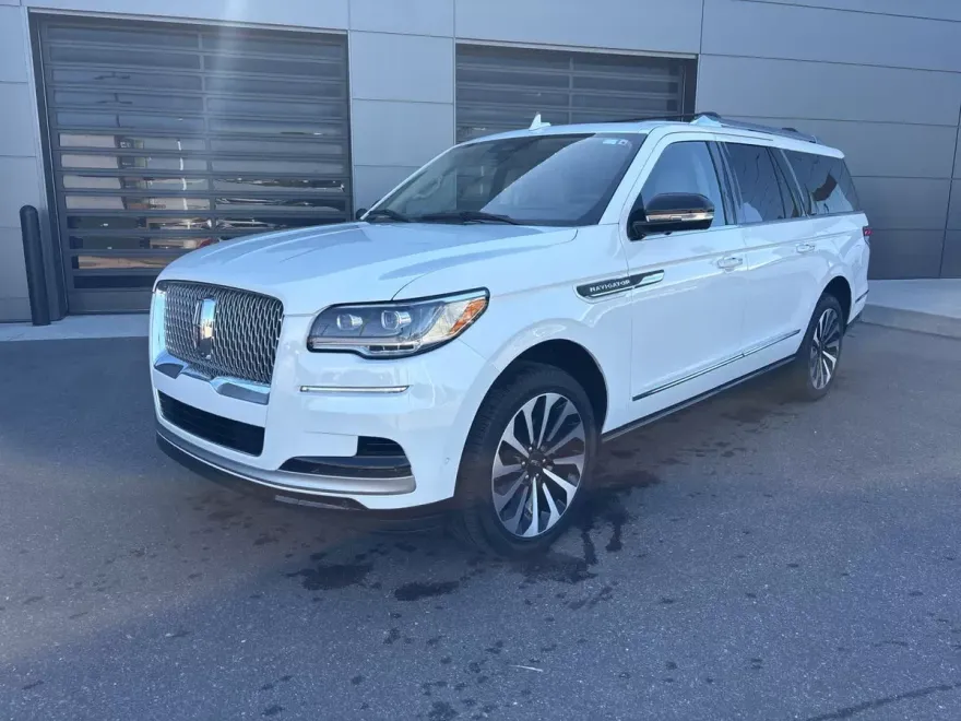 2023 Lincoln Navigator L Reserve photo 1