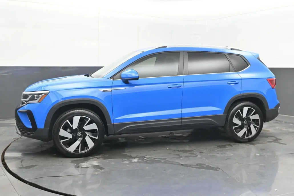 2024 Volkswagen Taos SEL photo 1