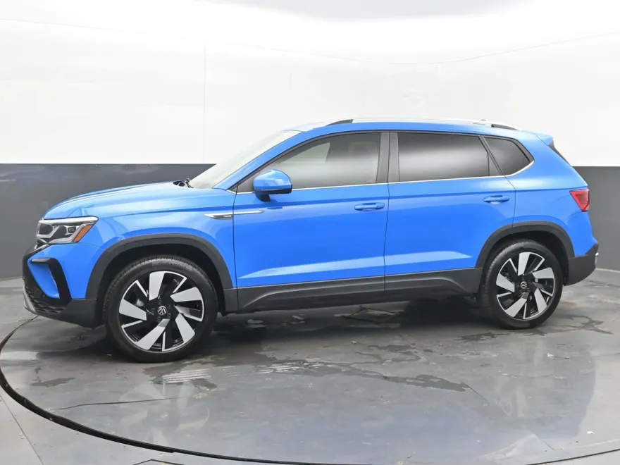2024 Volkswagen Taos SEL photo 1