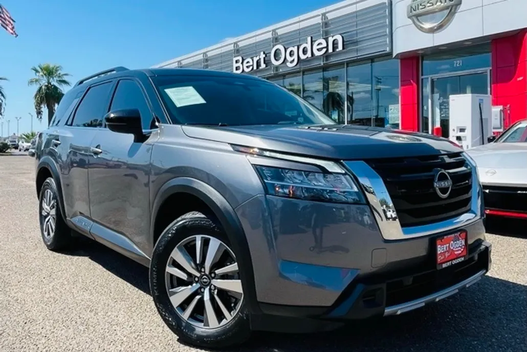 2023 Nissan Pathfinder SL photo 1