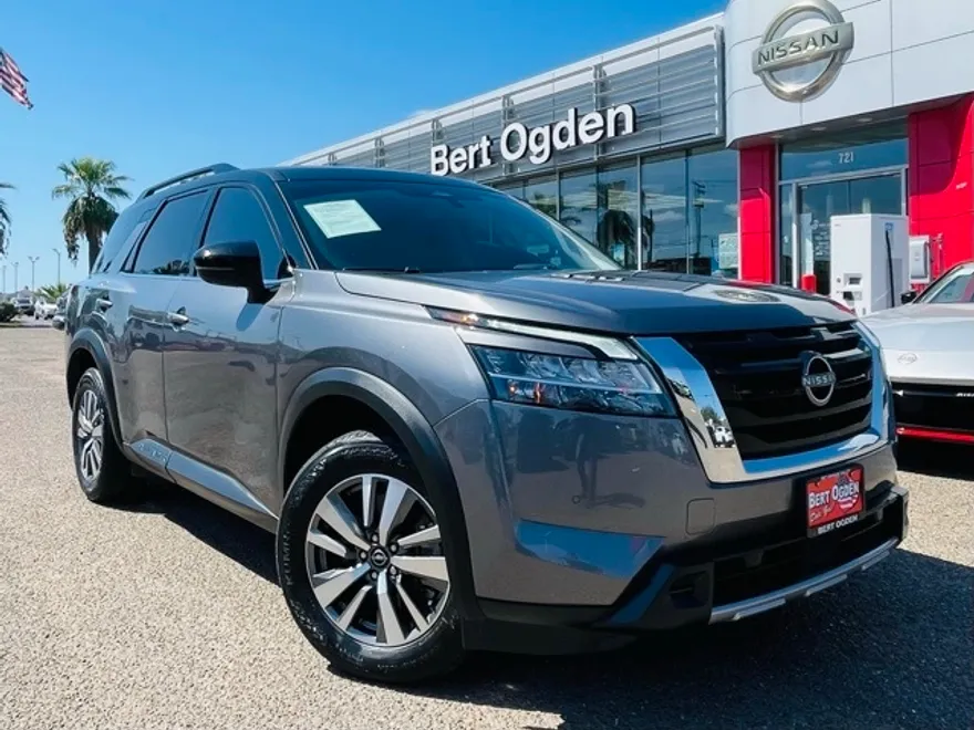 2023 Nissan Pathfinder SL photo 1