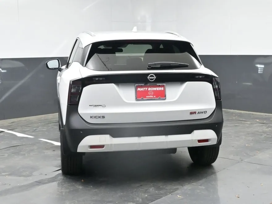 2025 Nissan Kicks SR photo 1