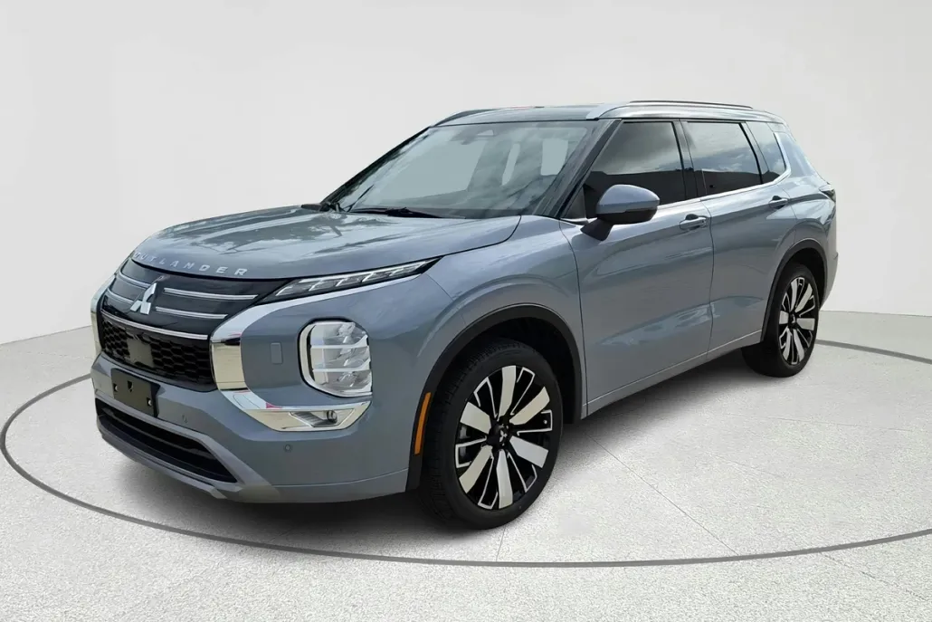 2025 Mitsubishi Outlander SEL photo 1