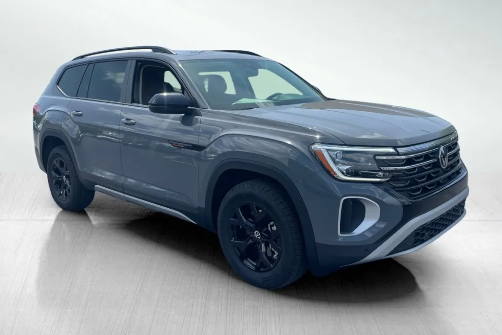 2025 Volkswagen Atlas Peak Edition SE photo 1