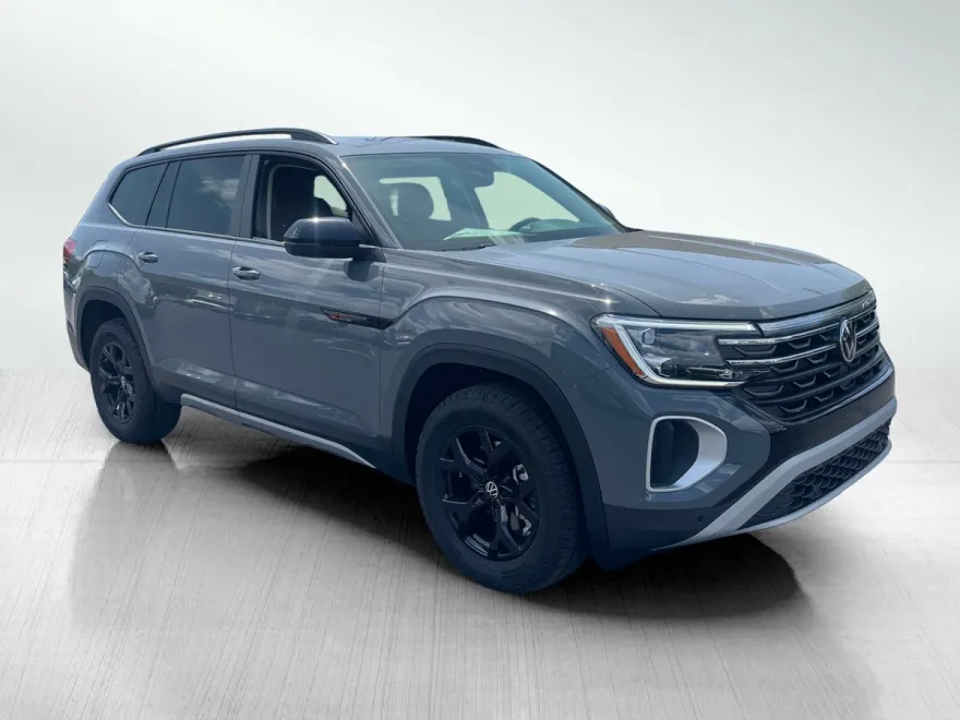 2025 Volkswagen Atlas Peak Edition SE photo 1