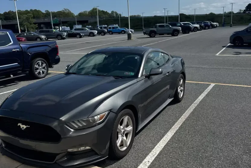 2017 Ford Mustang V6 photo 1