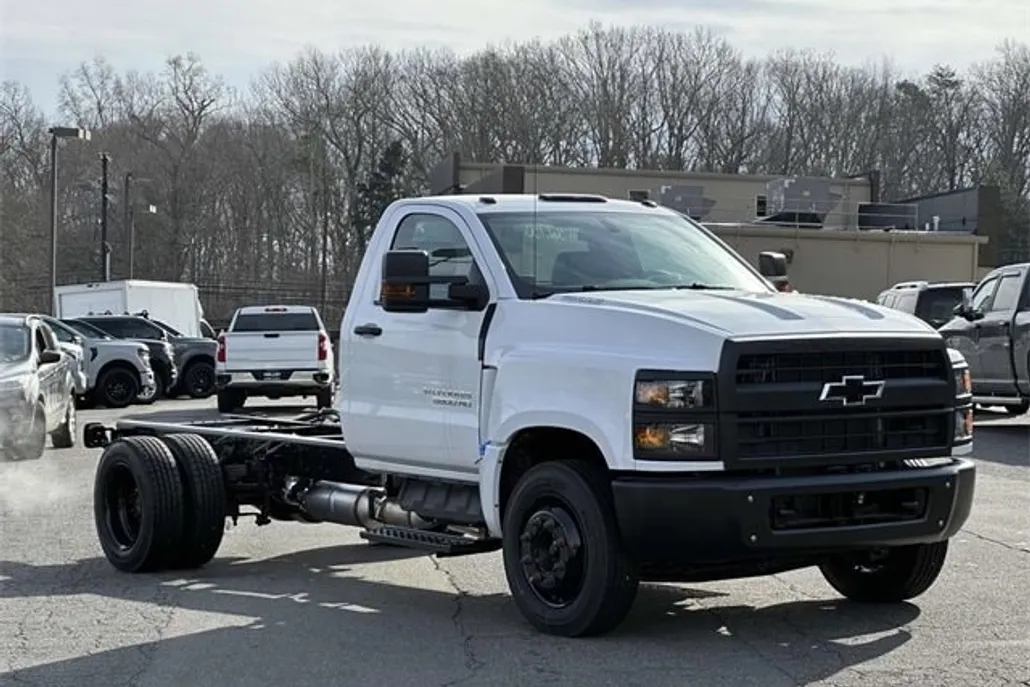 2024 Chevrolet Silverado 5500HD Work Truck photo 1