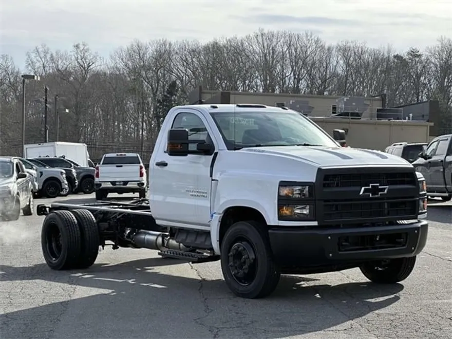 2024 Chevrolet Silverado 5500HD Work Truck photo 1