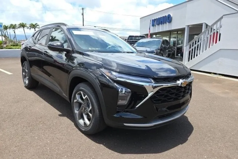 2025 Chevrolet Trax LT photo 1
