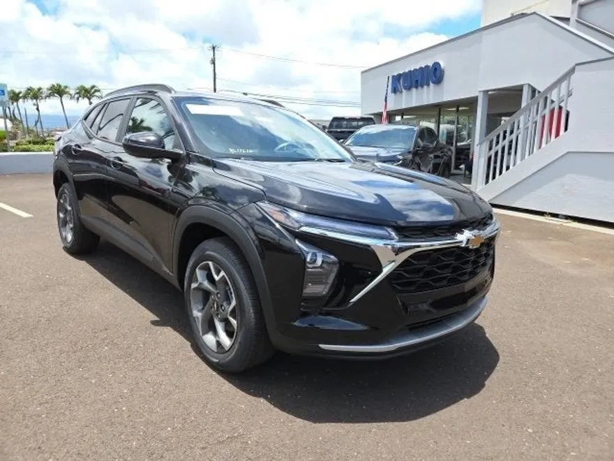 2025 Chevrolet Trax LT photo 1