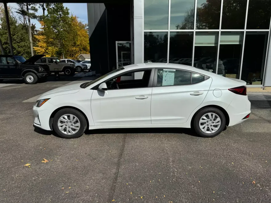 2020 Hyundai Elantra SE photo 1