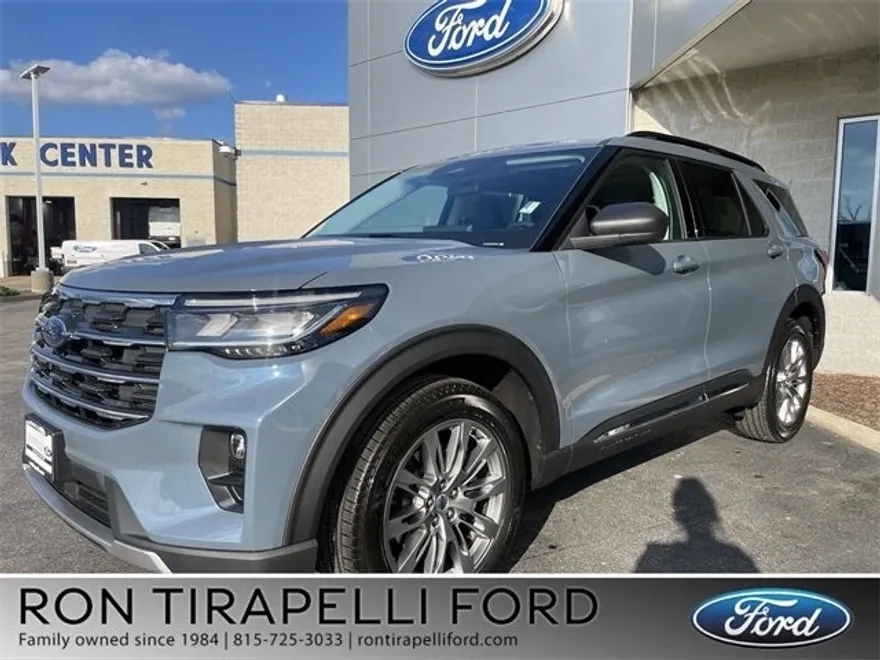 2025 Ford Explorer photo 1