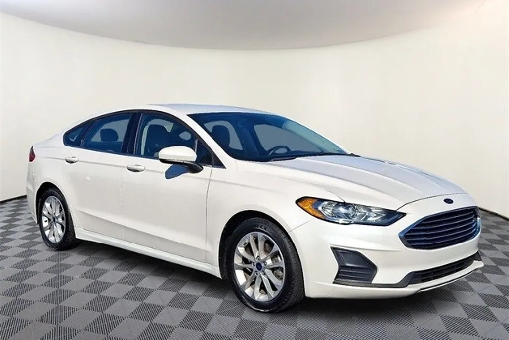 2020 Ford Fusion SE photo 1
