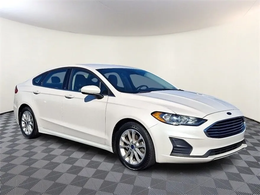 2020 Ford Fusion SE photo 1