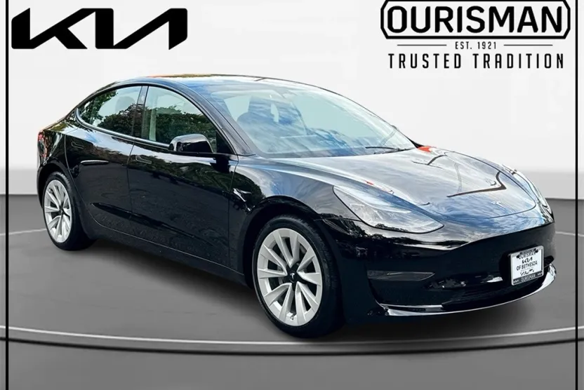 2023 Tesla Model 3 photo 1