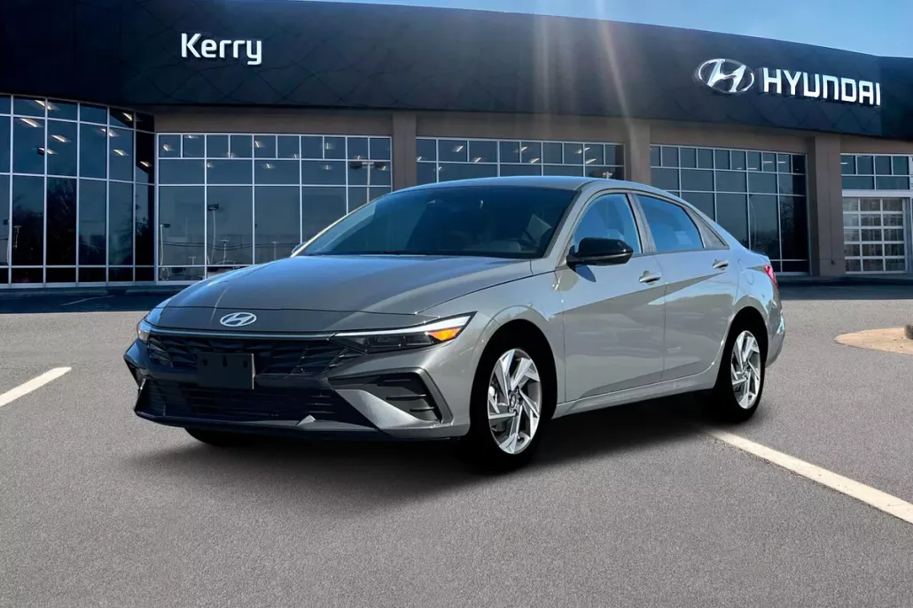 2025 Hyundai Elantra SEL Sport photo 1