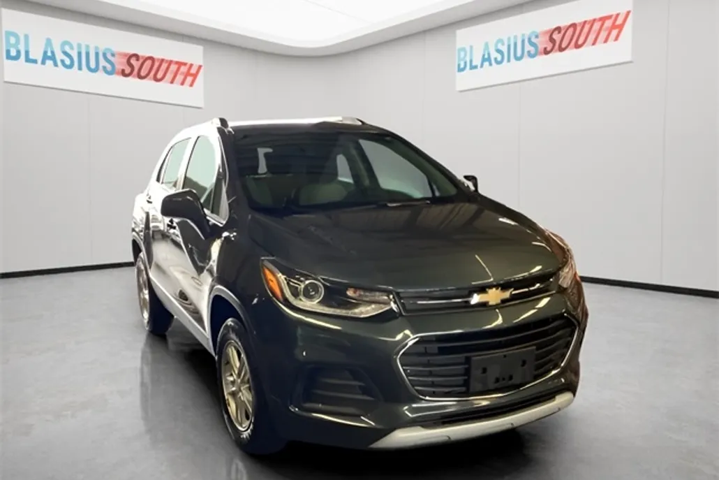 2022 Chevrolet Trax LT photo 1