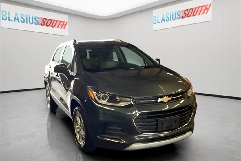 2022 Chevrolet Trax LT photo 1