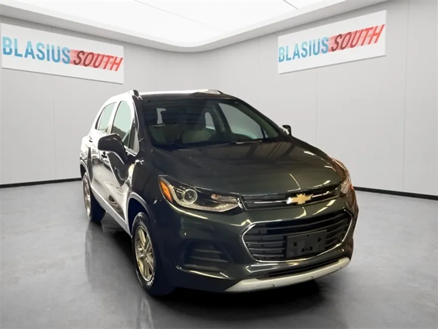 2022 Chevrolet Trax LT photo 1
