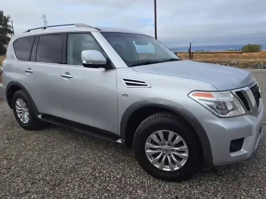 2017 Nissan Armada SV photo 1