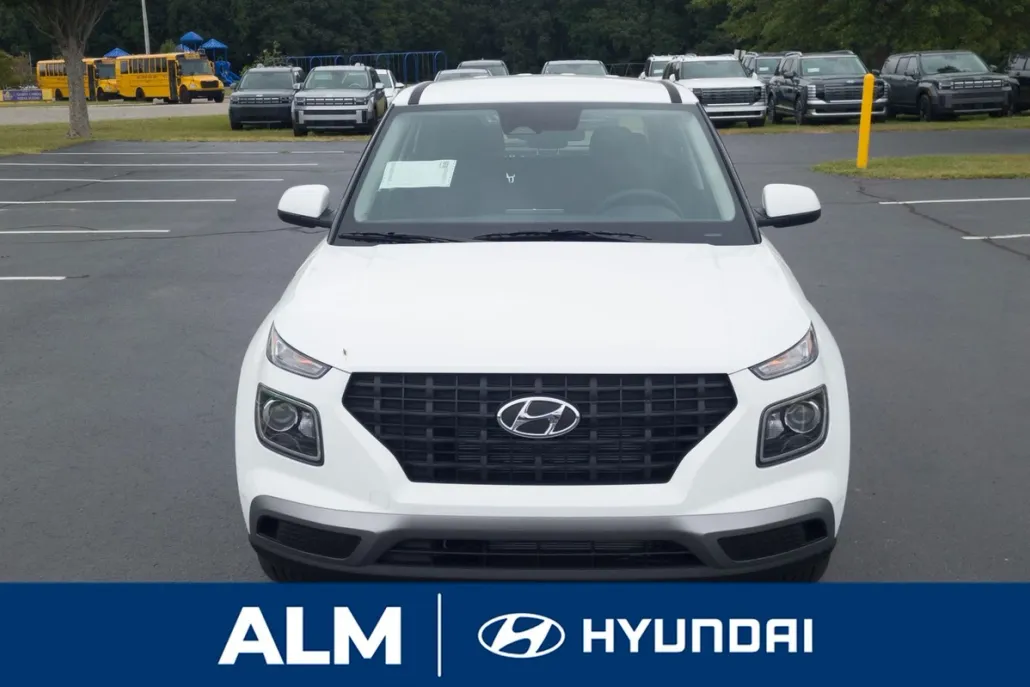 2025 Hyundai Venue SE photo 1