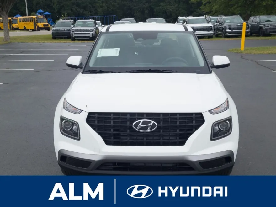 2025 Hyundai Venue SE photo 1