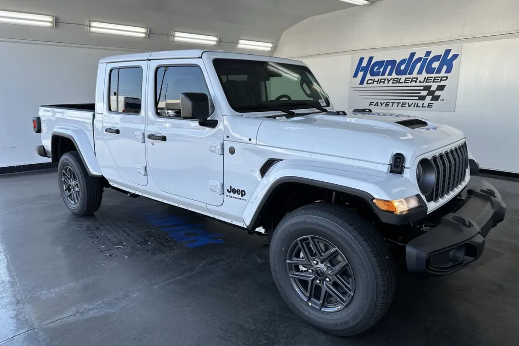 2025 Jeep Gladiator Sport S photo 1