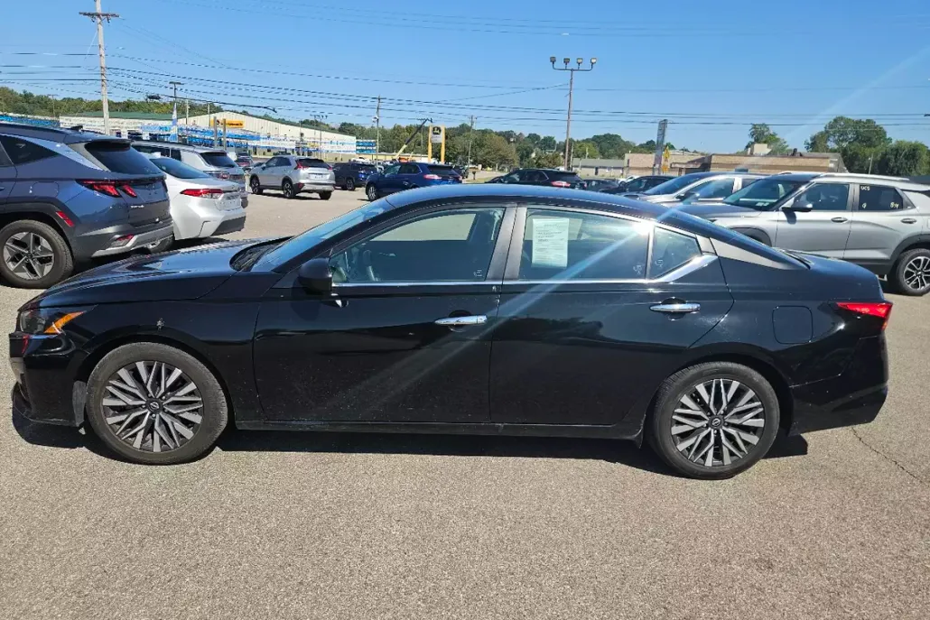 2024 Nissan Altima 2.5 SV photo 1
