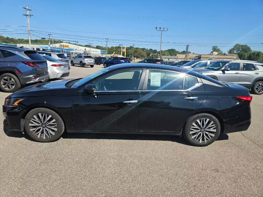 2024 Nissan Altima 2.5 SV photo 1