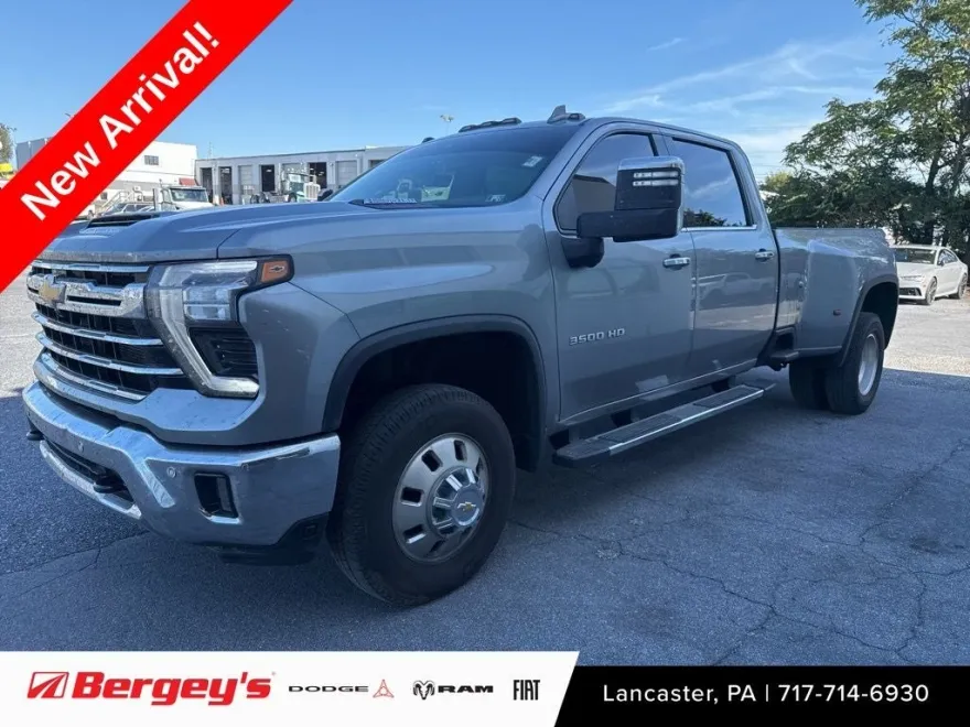 2025 Chevrolet Silverado 3500HD LTZ photo 1