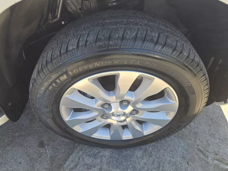 2016 Toyota Sequoia Platinum photo 1