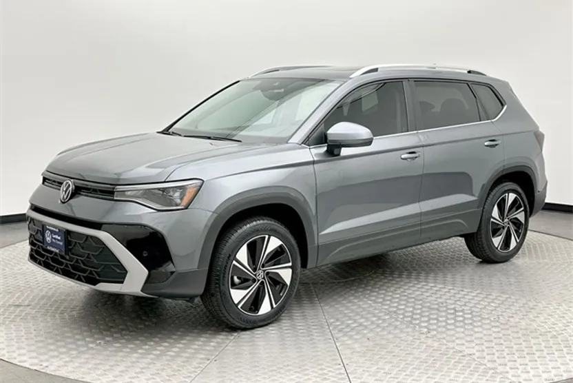 2025 Volkswagen Taos SE photo 1