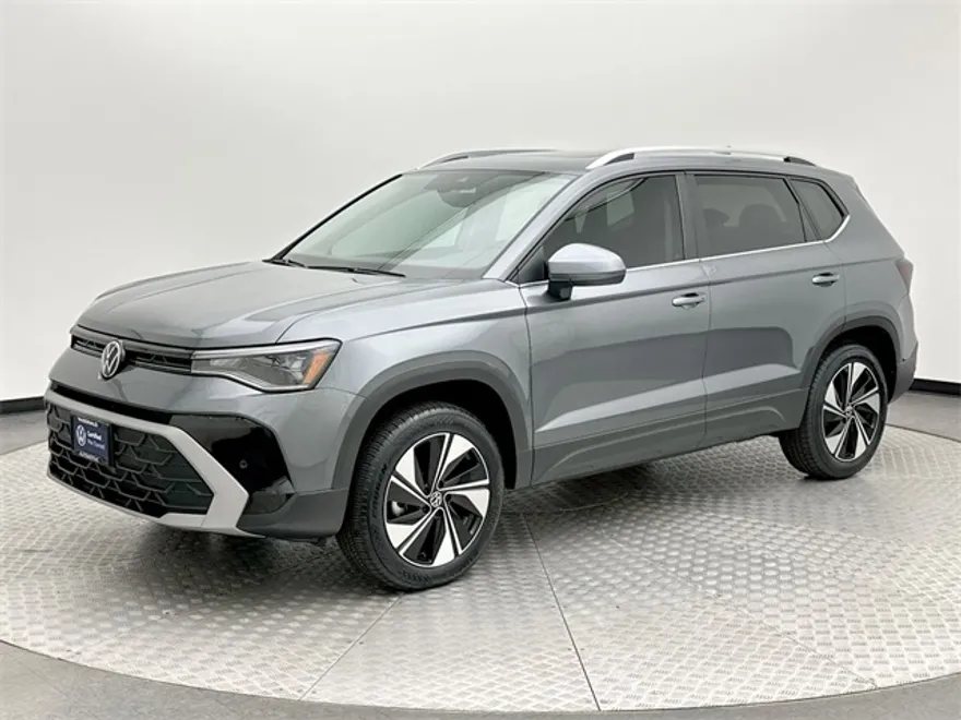 2025 Volkswagen Taos SE photo 1