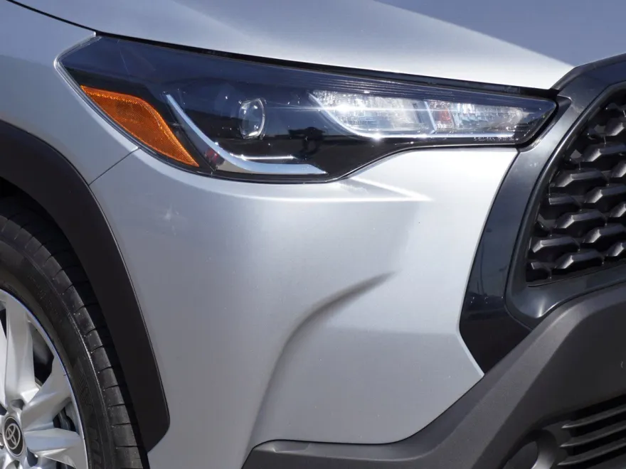 2023 Toyota Corolla Cross LE photo 1
