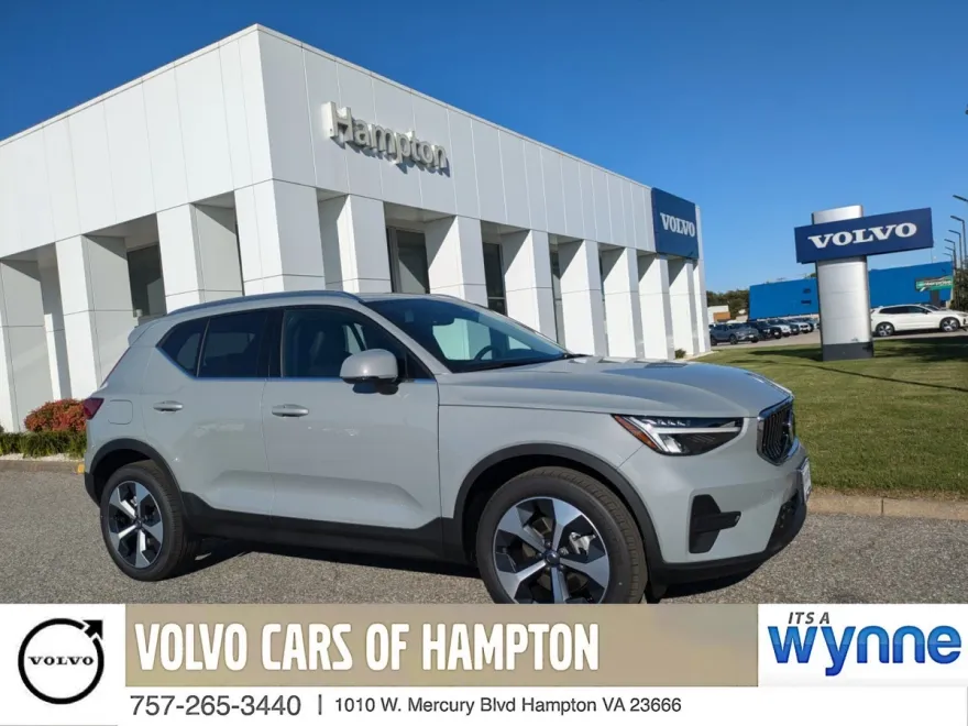 2025 Volvo XC40 Core photo 1