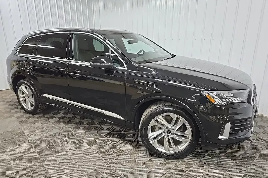 2023 Audi Q7 55 Premium Plus photo 1
