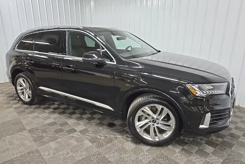 2023 Audi Q7 55 Premium Plus photo 1