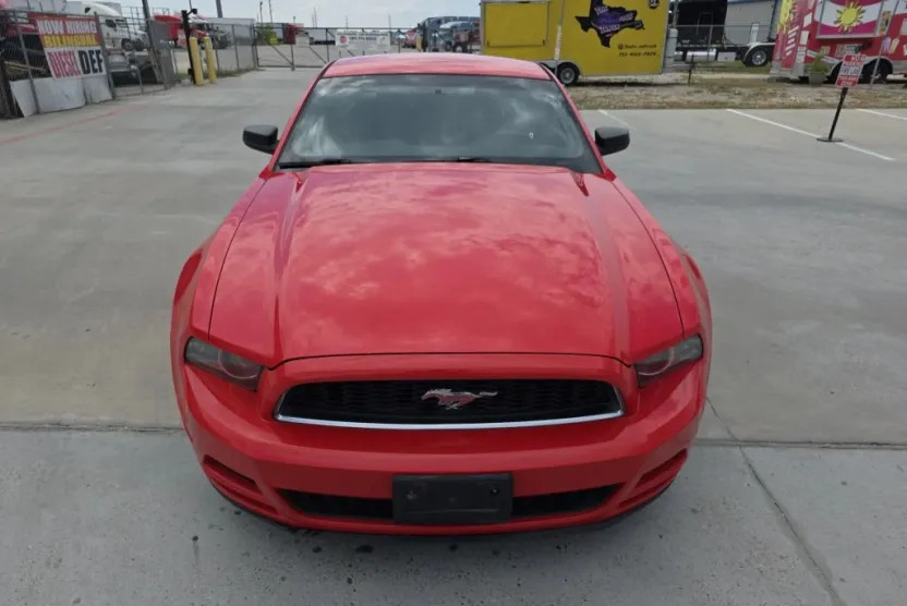 2014 Ford Mustang V6 photo 1