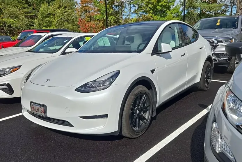 2023 Tesla Model Y Long Range photo 1