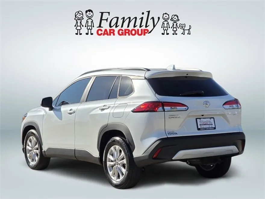 2023 Toyota Corolla Cross LE photo 1