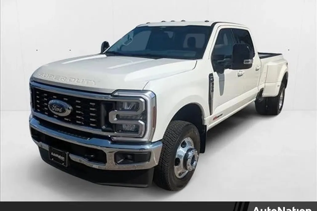2025 Ford F-350 Lariat photo 1