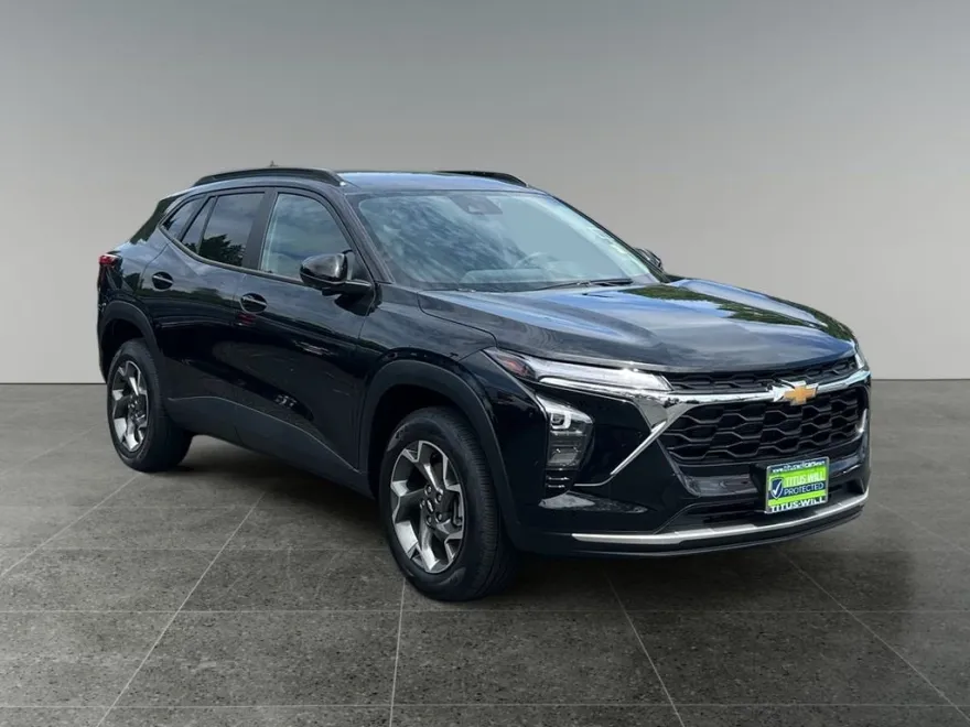 2025 Chevrolet Trax LT photo 1