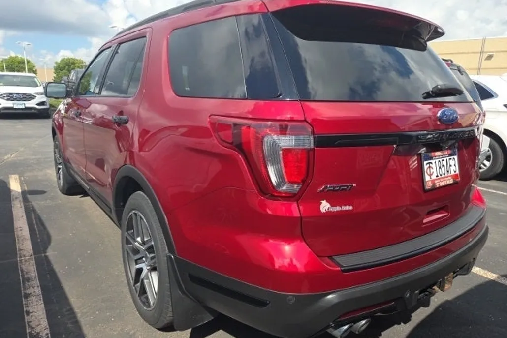 2018 Ford Explorer Sport photo 1