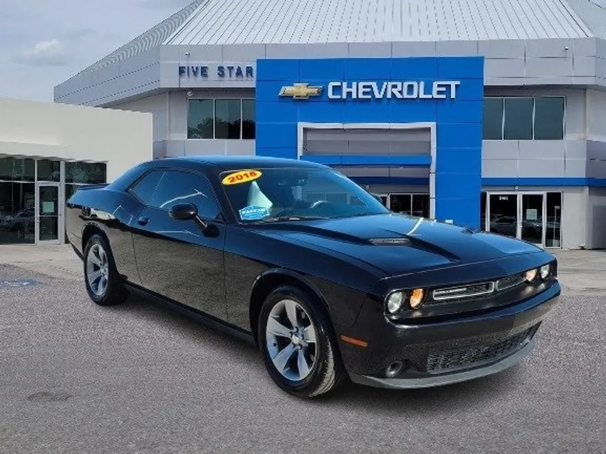 2018 Dodge Challenger SXT photo 1