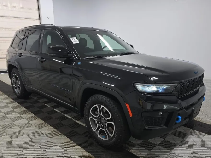 2022 Jeep Cherokee Trailhawk 4xe photo 1